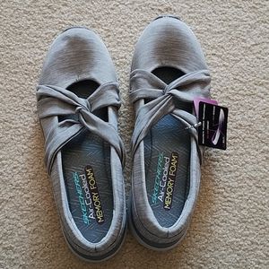 Skechers shoes nwt